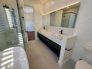 864 Woodroffe Ave in Ottawa, ON - Building Photo - Building Photo