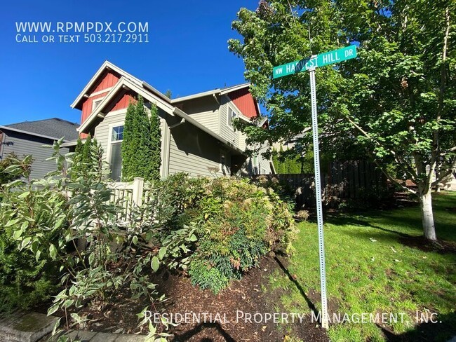 9219 NW Harvest Hill Dr in Portland, OR - Building Photo - Building Photo