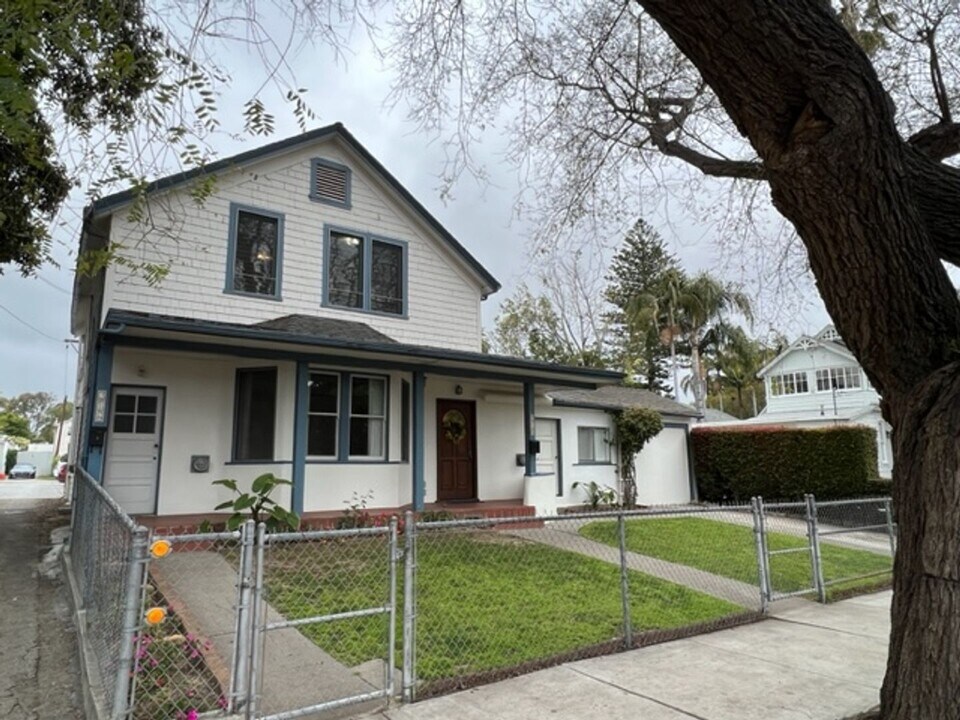 214 W Ortega St in Santa Barbara, CA - Building Photo