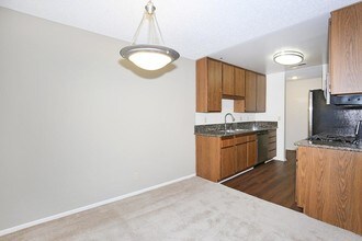 7315 Winnetka Ave, Unit 105 in Los Angeles, CA - Building Photo - Building Photo