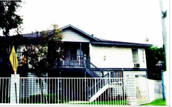 Elk Lane Apartments in Santa Ana, CA - Foto de edificio - Building Photo