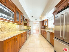 11692 Darlington Ave in Los Angeles, CA - Building Photo - Building Photo