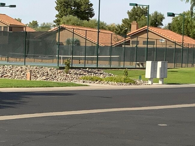 15629 N 51st St in Scottsdale, AZ - Foto de edificio - Building Photo
