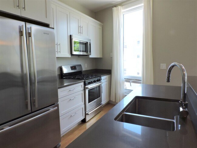 168 Hampshire St, Unit 3B
