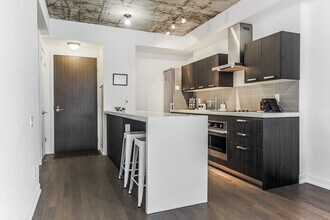 560-560 King St W in Toronto, ON - Building Photo - Building Photo