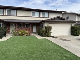 827 Comet Dr in Foster City, CA - Building Photo