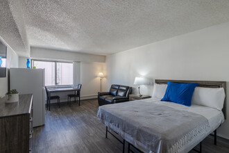 Siegel Suites Nevadan in Reno, NV - Building Photo - Interior Photo