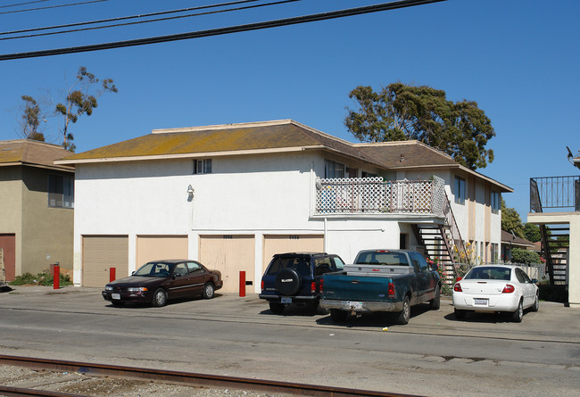 4721-4727 Terrace Ave in Oxnard, CA - Foto de edificio - Building Photo