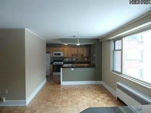 11820 Edgewater Dr, Unit 306 in Lakewood, OH - Foto de edificio - Building Photo