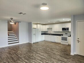 14800 Walsingham Rd in Largo, FL - Foto de edificio - Building Photo