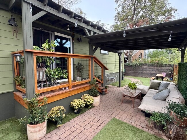 2201 E 20th St in Austin, TX - Building Photo - Building Photo