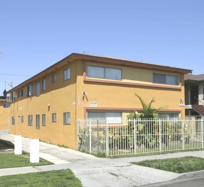 Collage Apartments in Long Beach, CA - Building Photo - Building Photo