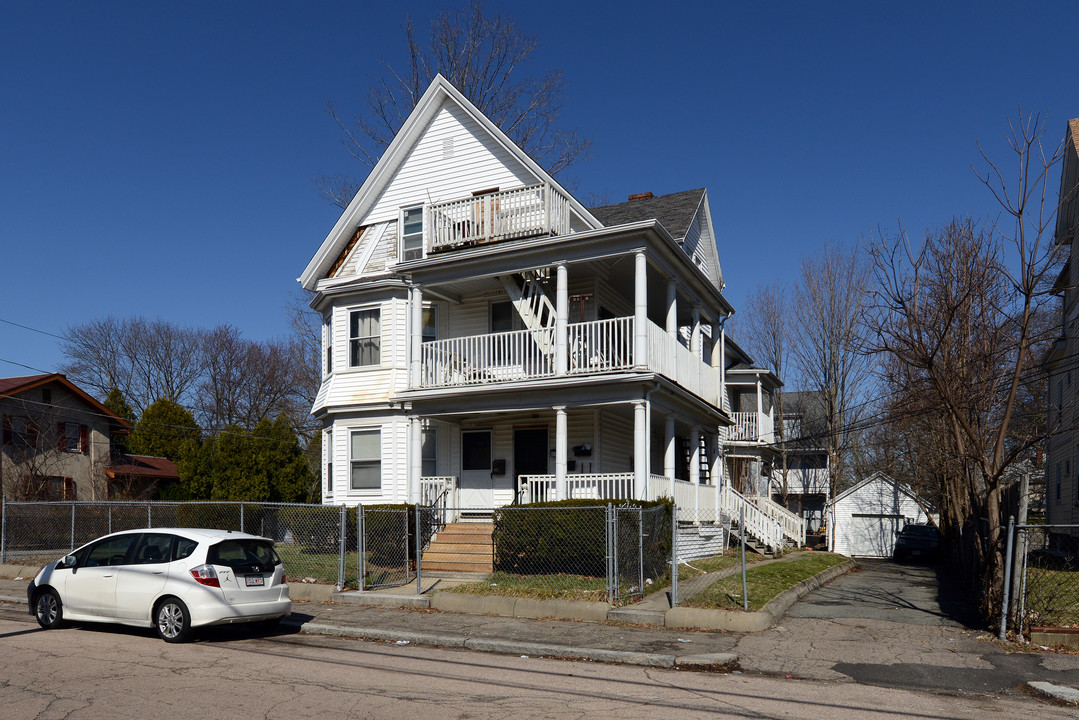 225 Spring St in Brockton, MA - Building Photo