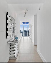888 Biscayne Blvd in Miami, FL - Building Photo - Building Photo