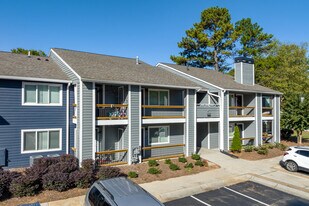 Crestmont Apartments in Marietta, GA - Building Photo