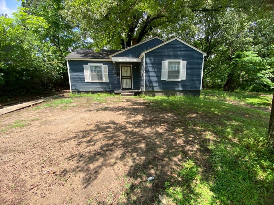 393 Buntyn St in Memphis, TN - Building Photo