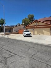8600 Abanico Ct in Las Vegas, NV - Building Photo - Building Photo