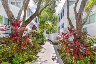 3272 Virginia St in Miami, FL - Building Photo - Building Photo