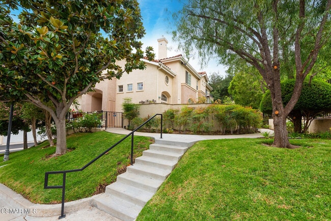 375 Avenida De Royale in Thousand Oaks, CA - Building Photo - Building Photo