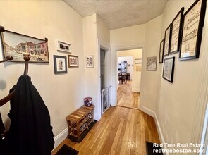 26 Egleston St, Unit 1 in Boston, MA - Foto de edificio - Building Photo