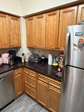 125 Pleasant St, Unit 304 in Brookline, MA - Foto de edificio - Building Photo