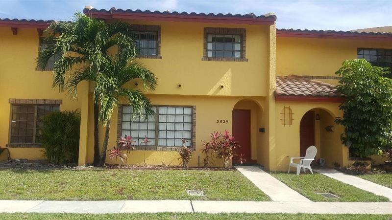 2624 NW 47th Terrace in Lauderdale Lakes, FL - Building Photo