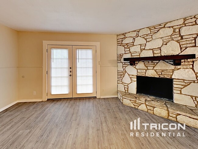 827 Thornedike Dr in San Antonio, TX - Building Photo - Building Photo