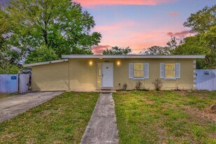 1502 Daroca Dr in Deltona, FL - Building Photo