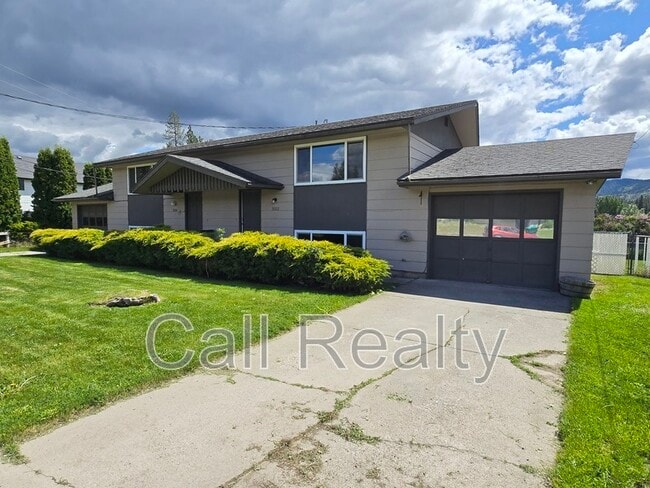 property at 3322 S Raymond Cir