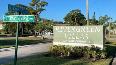 1325 SE Rivergreen Cir in Port St. Lucie, FL - Building Photo - Building Photo