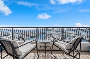 555 NE 15th St in Miami, FL - Building Photo