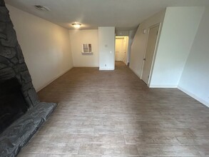 240 Jamil Rd in Columbia, SC - Building Photo - Building Photo