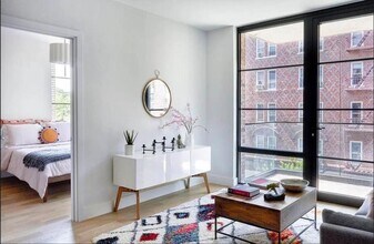 264 Webster Ave in Brooklyn, NY - Building Photo - Building Photo