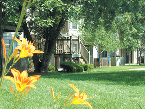 Holiday Apartments in Lawrence, KS - Building Photo - Building Photo