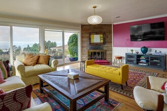 12 Highland Blvd in Kensington, CA - Foto de edificio - Building Photo