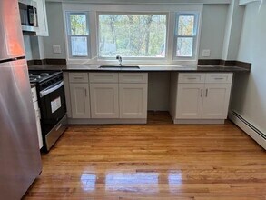 3 S Shore Rd in Salem, NH - Building Photo - Building Photo
