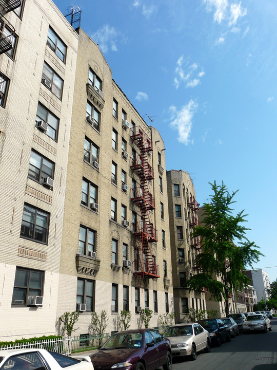 2707 Creston Ave in Bronx, NY - Building Photo