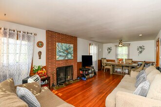 46 Coolidge Ave in Newington, CT - Building Photo - Building Photo
