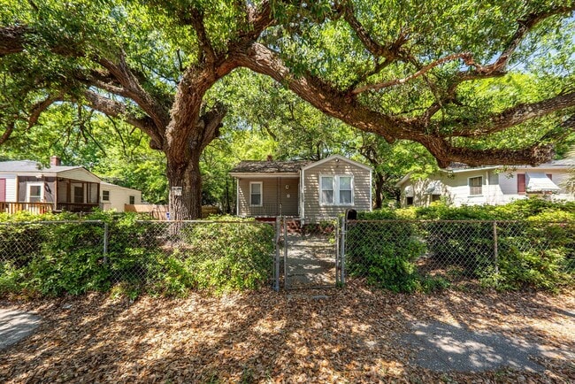 property at 2620 Woodlawn Ave