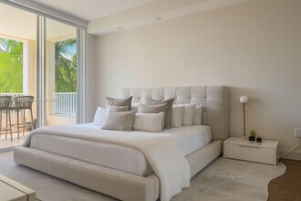 711 Crandon Blvd in Key Biscayne, FL - Building Photo - Building Photo