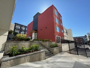 4135 Brooklyn Ave NE in Seattle, WA - Building Photo - Building Photo