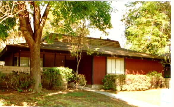 Granada Gardens in Los Angeles, CA - Building Photo