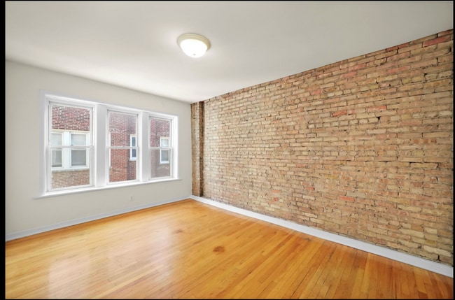 3036 W Wellington Ave, Unit 3