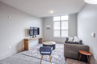 121 E Freedom Way in Cincinnati, OH - Building Photo - Building Photo