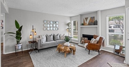 The Oakley Apartment Homes in Arlington, TX - Building Photo - Building Photo