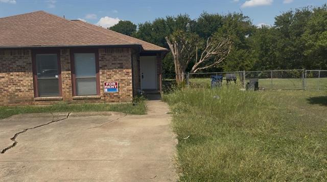 1735 Dynasty Cir in Red Oak, TX - Building Photo