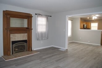 1006 W Broadway in Columbia, MO - Building Photo - Building Photo