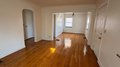 6439 Elbrook Ave in Cincinnati, OH - Foto de edificio - Building Photo