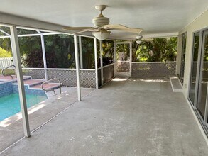 801 SE 41st St in Cape Coral, FL - Foto de edificio - Building Photo