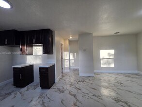 295 NW 48th St in Miami, FL - Building Photo - Building Photo